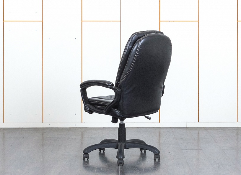 Офисное кресло руководителя  Бюрократ Кожзам Черное   (КРКЧ-21100)