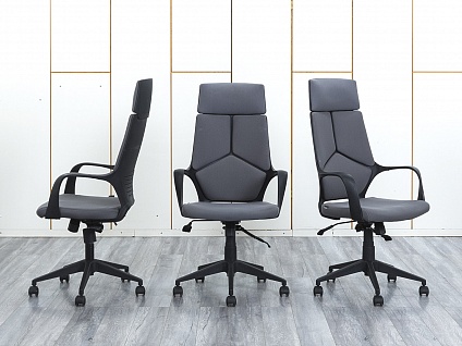 Офисное кресло руководителя  EVERPROF Ткань Серый Trio Black  (КРТС-01044)