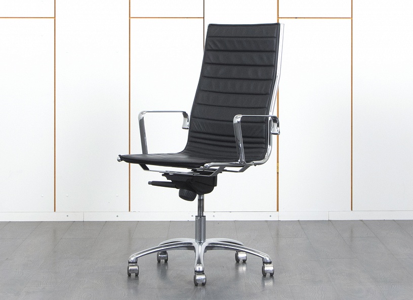 Офисное кресло руководителя  LUXY Кожа Черный Light A  (КРКЧ-11070)
