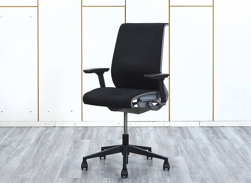 Офисное кресло руководителя  SteelCase Ткань Черный Think  (КРТЧ-09013)