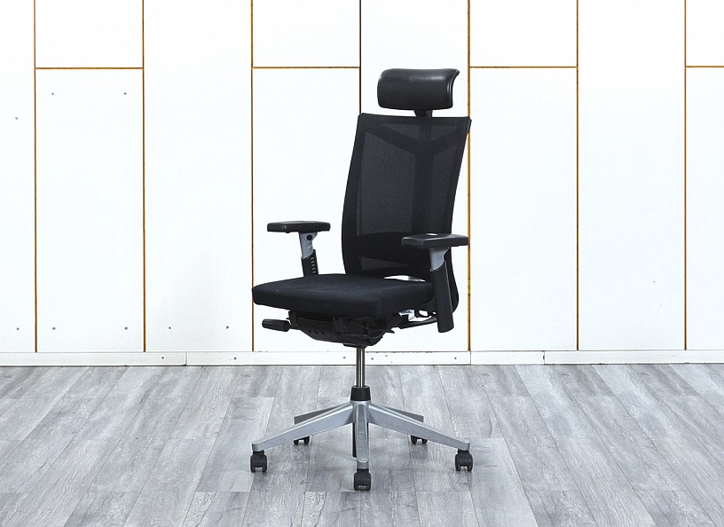 Офисное кресло руководителя  Haworth Ткань Черный Comforto  (КРТЧ-04110)