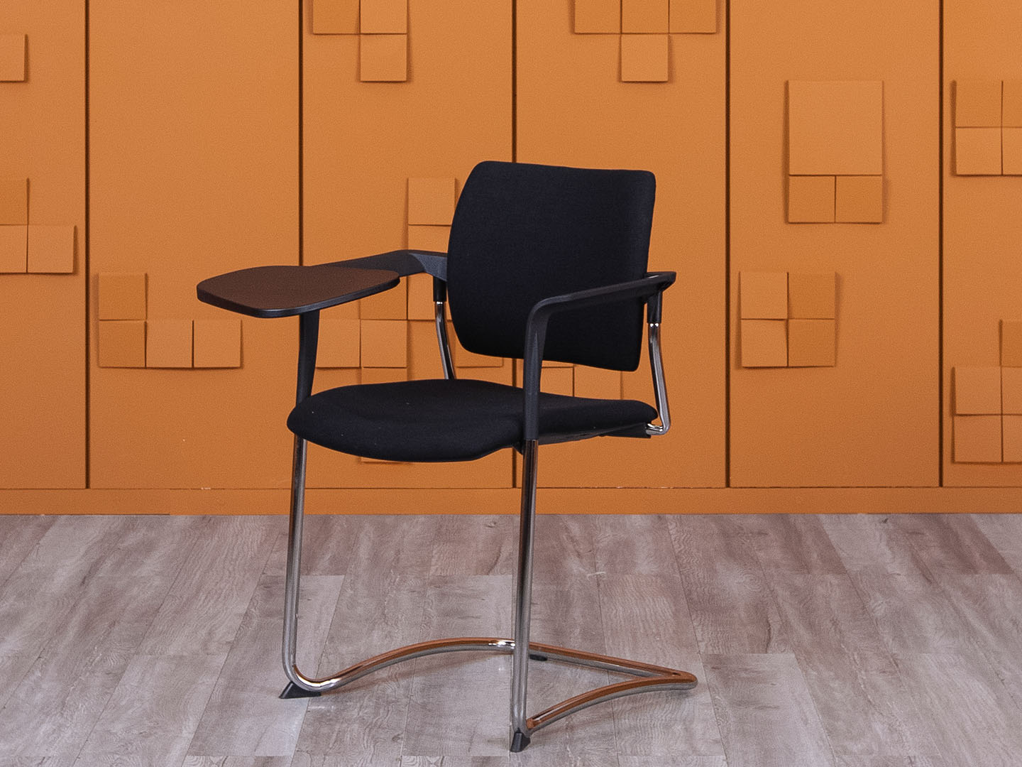 Конференц кресло для переговорной  Черный Ткань LD Seating DREAM 130B-N4  (КДТЧ-27025)