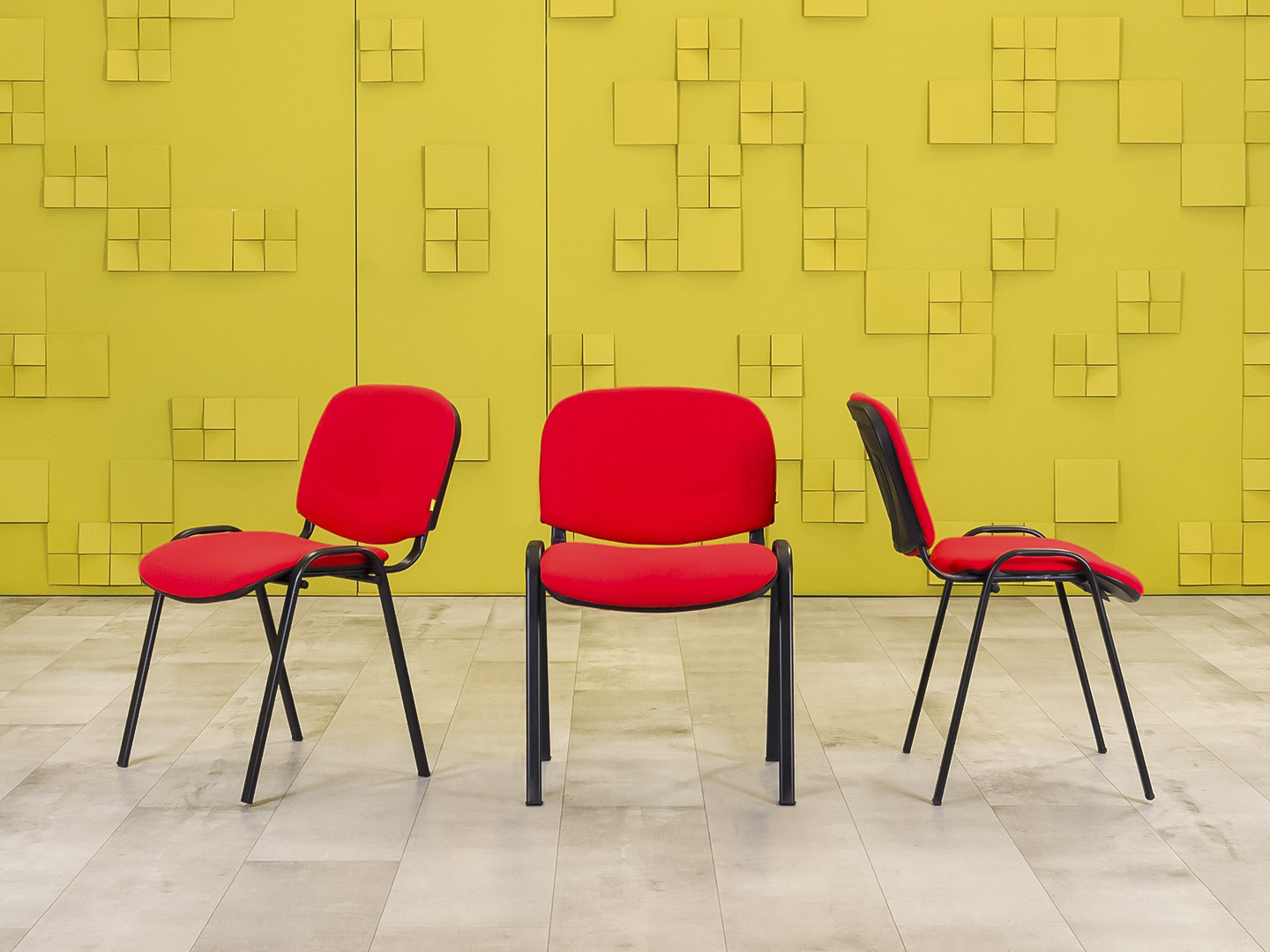 Офисный стул на ножках Изо Ткань Красный Россия