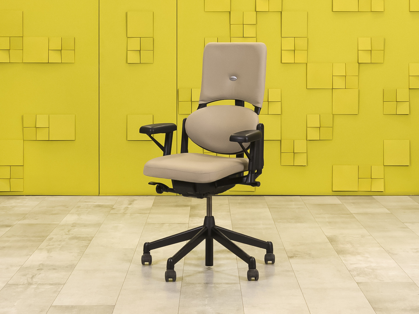 Офисное кресло руководителя на колесах Please 1 Steelcase Кожа Бежевый Германия  КРКБ-24115