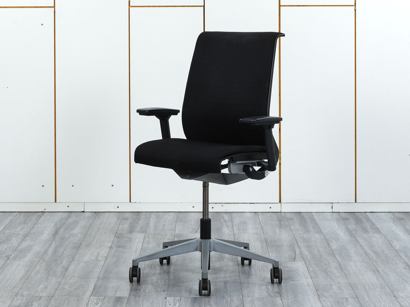 Офисное кресло для персонала  SteelCase Ткань Черный Think  (КПТЧ-22114)
