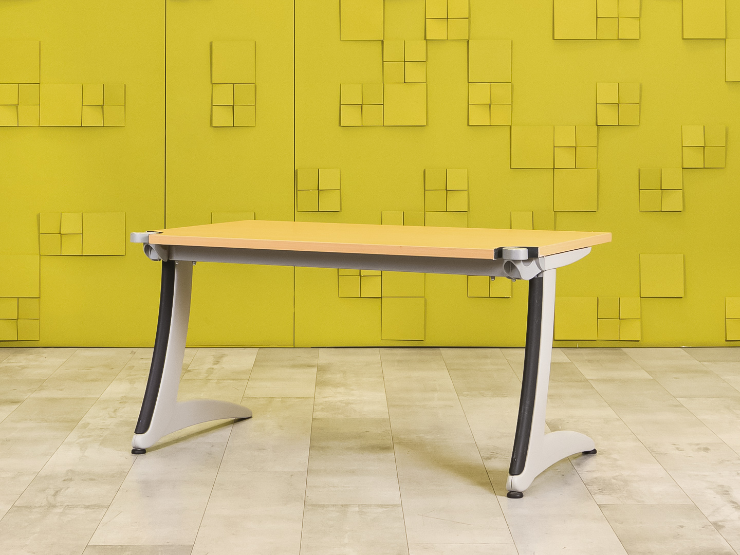 Офисный стол прямой Steelcase ЛДСП Бук Франция  СППВ-03125