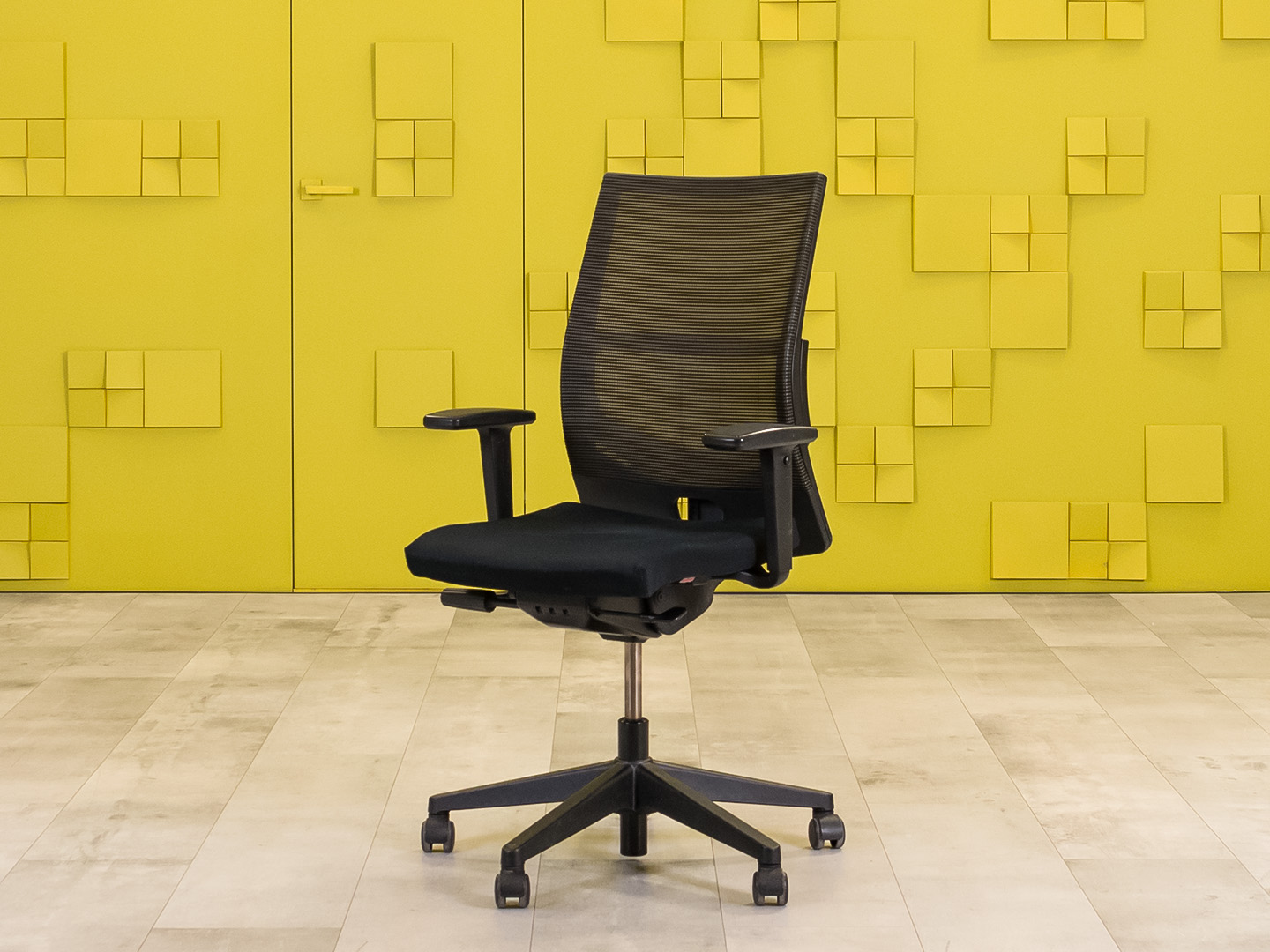 Офисное кресло для персонала на колесах Comforto HAWORTH Ткань Чёрный Германия_КПТЧ4-290324