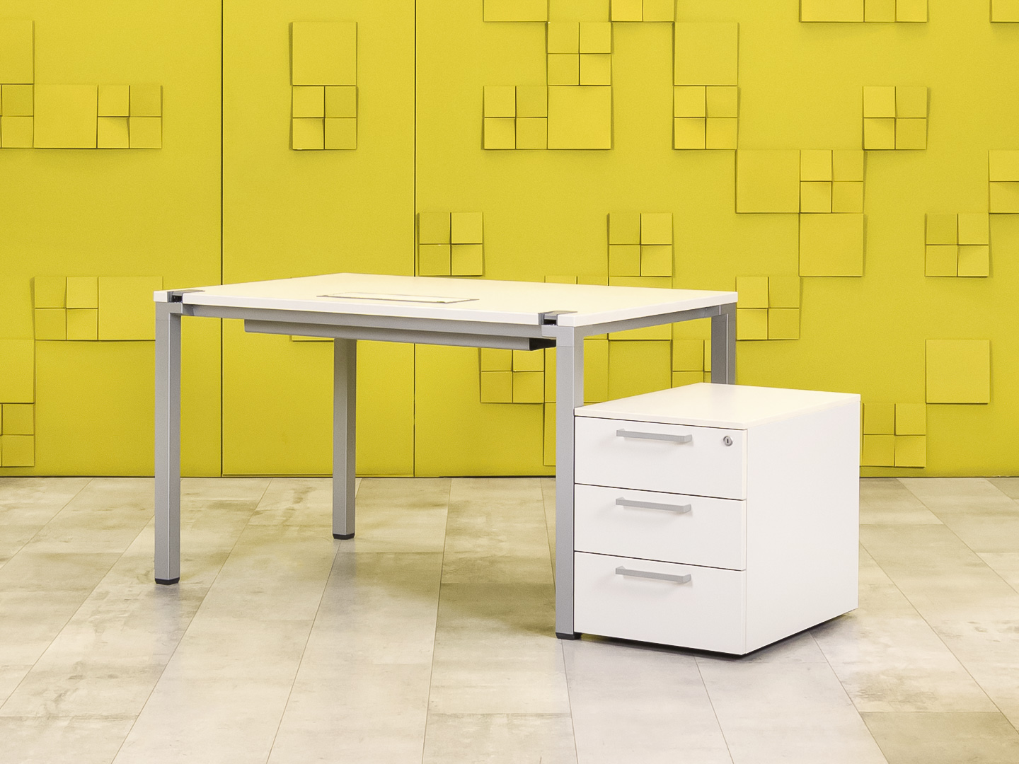 Комплект офисной мебели стол с тумбой  Steelcase ЛДСП Белый Франция  СППБТ1-04026