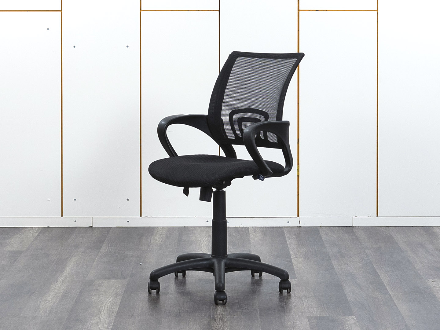 Офисное кресло для персонала  LARK Сетка Черный   (КПТЧ-12072уц)