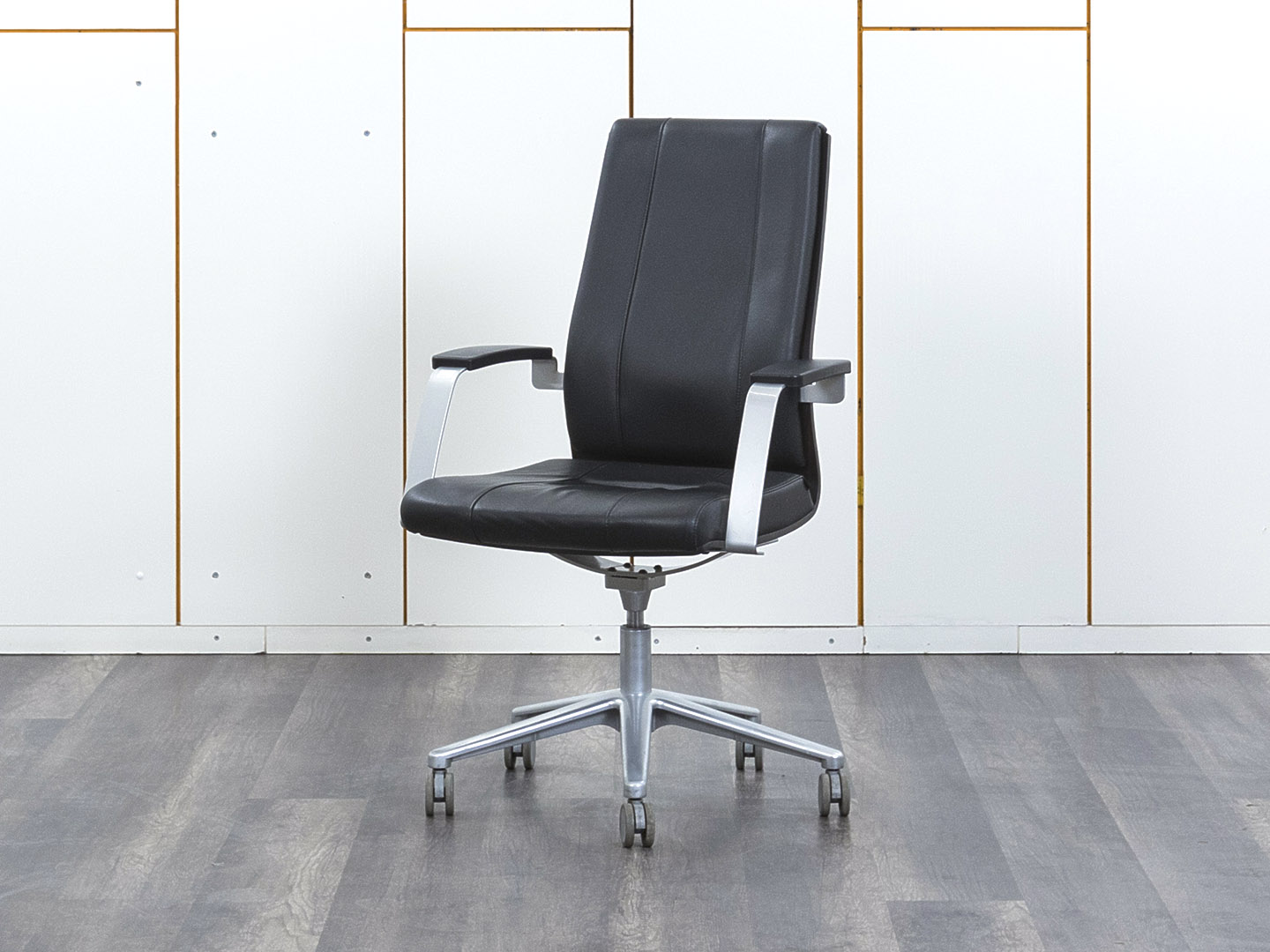 Офисное кресло руководителя  Sitland  Кожа Черный Madera B  (КРКЧ-10082)