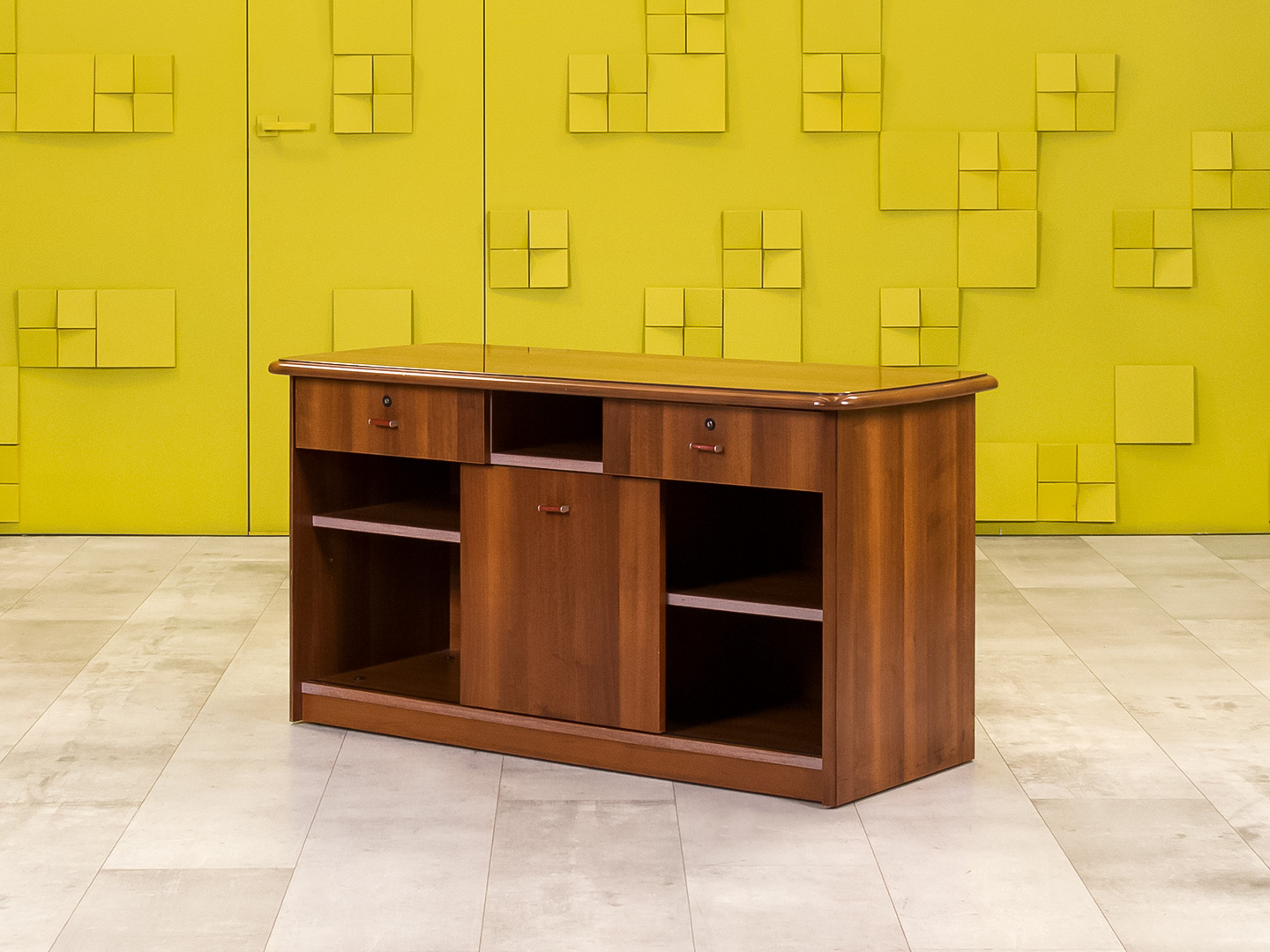 Тумба греденция  GOODFURNITURE CANNES 1250х540х655 МДФ Орех   Италия_ГРХ-141124