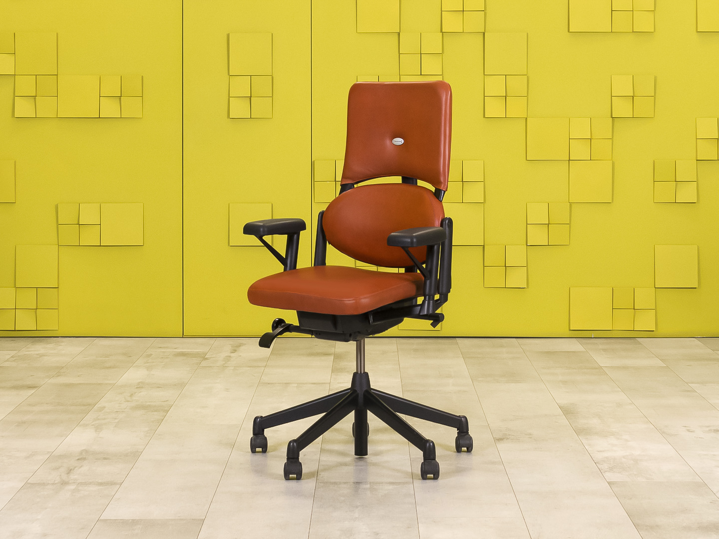 Офисное кресло руководителя на колесах  Steelcase Please 1 Кожа Оранжевый Германия  КРКК1-09105