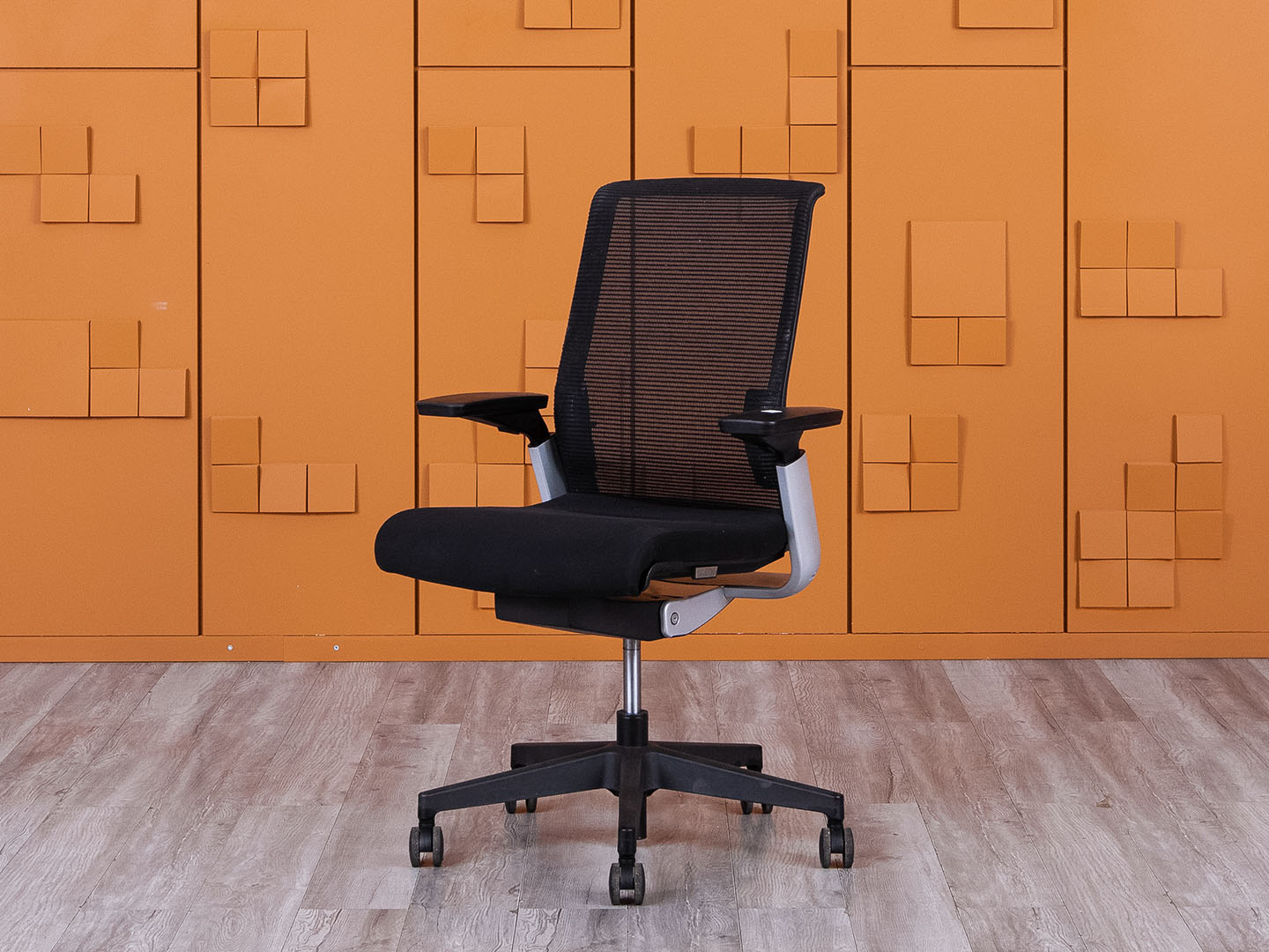 Офисное кресло для персонала   Сетка Черный   (КПСЧ1-06065)