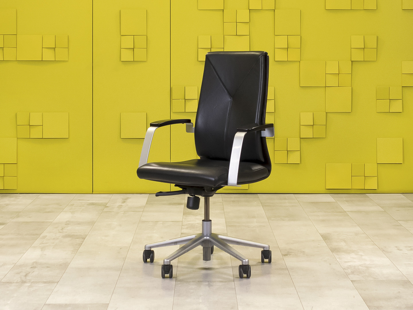 Офисное кресло руководителя на колесах MADERA B Sitland Кожа Орех; Чёрный Италия_КРКЧ-281123