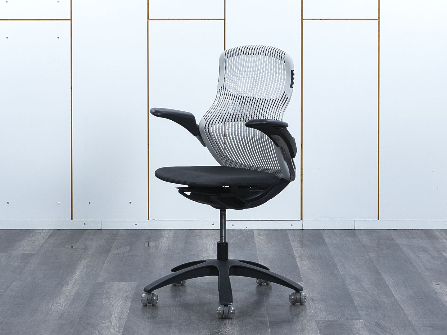 Офисное кресло руководителя  Knoll Кожа Серый Generation  (КРКС-08063)