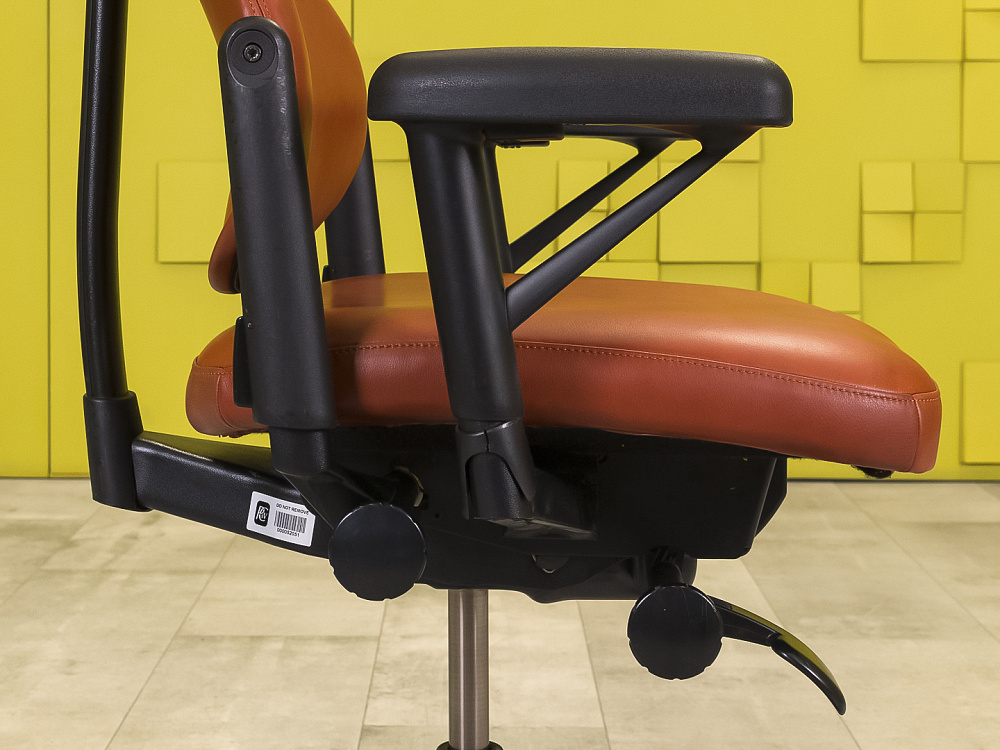 Офисное кресло руководителя на колесах  Steelcase Please 1 Кожа Оранжевый Германия  КРКК1-09105