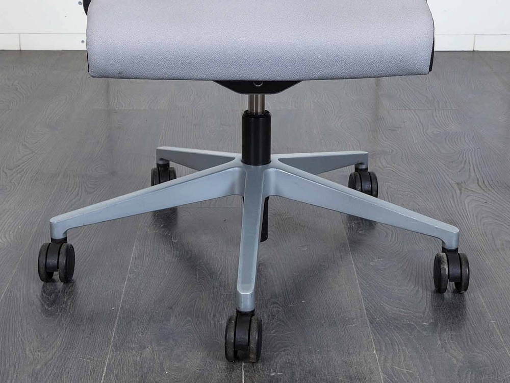 Конференц кресло для переговорной  Серый Ткань SteelCase Think  (КПТС-12011)