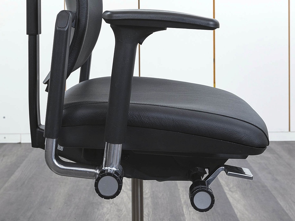 Офисное кресло руководителя  SteelCase Кожа Черный Please 2 Ergonomic  (КРКЧ1-03110)