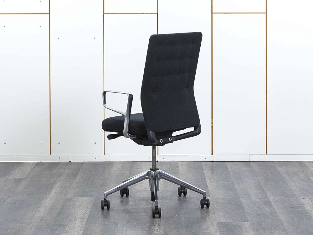 Офисное кресло руководителя  VITRA Ткань Черный ID Trim  (КРТЧ-30082)
