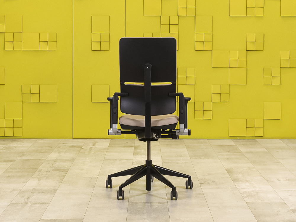 Офисное кресло руководителя Please 2 Ergonomik Steelcase Кожа Бежевый Германия  КРКБ-29016