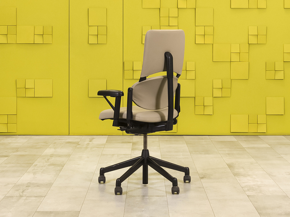 Офисное кресло руководителя на колесах Please 1 Steelcase Кожа Бежевый Германия  КРКБ-24115