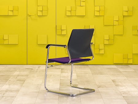 Конференц кресло для переговорной на полозьях Sito Wilkhahn Ткань Чёрный; Фиолетовый Италия_КДТФ1-29