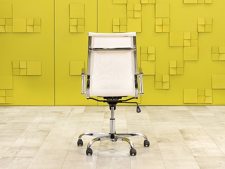 Офисное кресло руководителя на колесах Сетка Белый Россия_КРКБ-250624