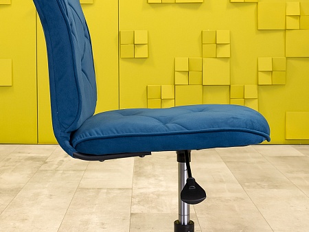 Офисное кресло для персонала на колесах Монро NEO-27 синий Ткань Синий Россия