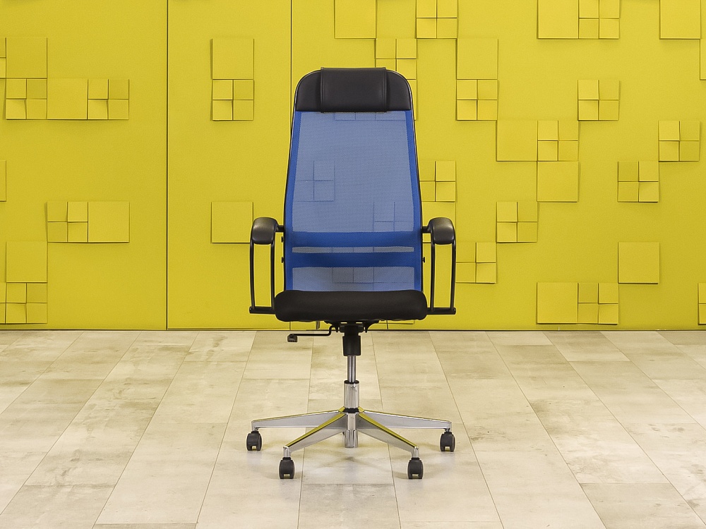 Офисное кресло руководителя на колесах    Чёрный   КРТЧ2-26036