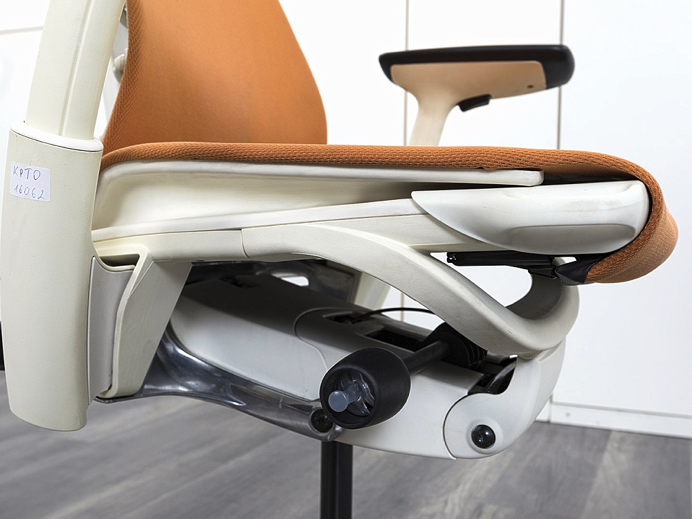 Офисное кресло руководителя  Herman Miller Ткань Оранжевый Embody  (КРТО-16062)