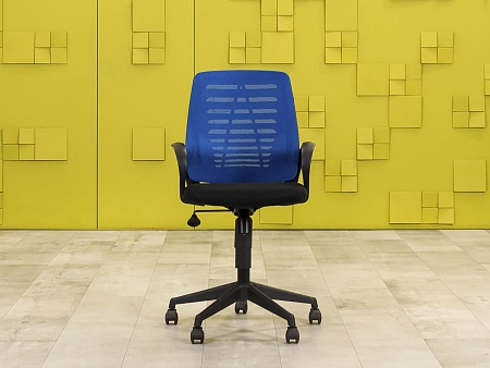 Офисное кресло для персонала на колесах Ирис Ткань Чёрный Россия