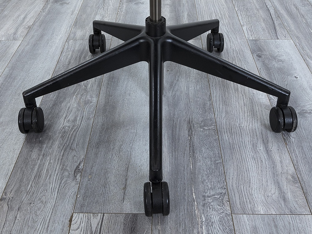Офисное кресло руководителя  SteelCase Ткань Красный Please 2  (КРТК-21034)