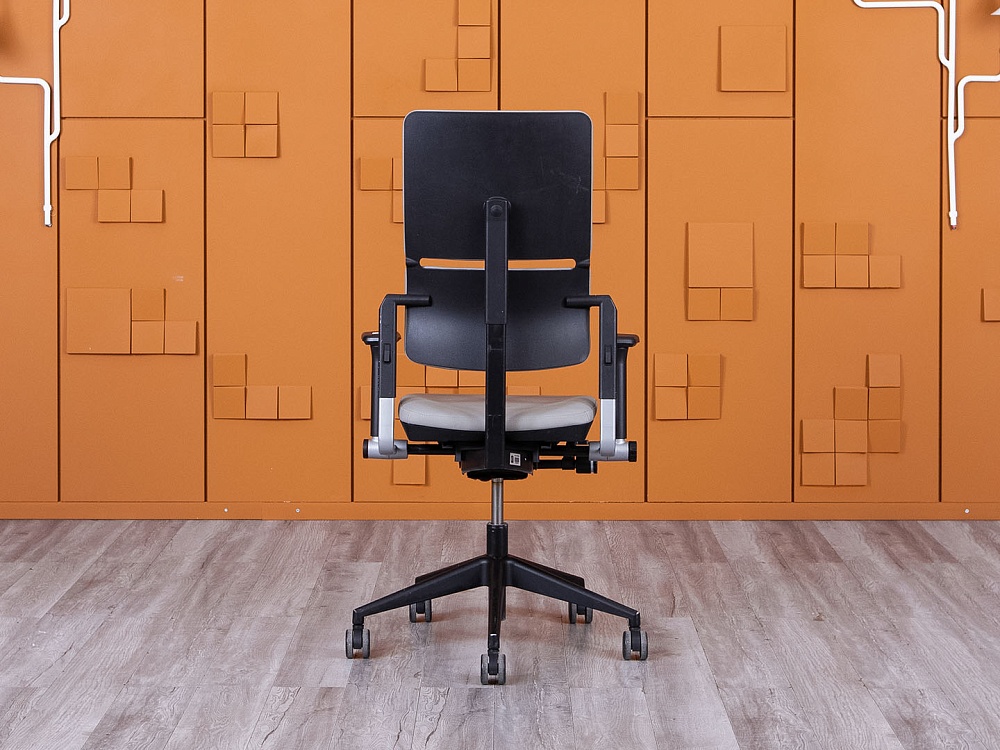 Офисное кресло руководителя  SteelCase Кожа Серый Please 2 Ergonomic  (КРКС-21015)