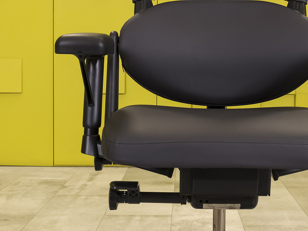 Офисное кресло руководителя на колесах Please 1 Steelcase Кожа Чёрный Франция  КРКЧ-05115