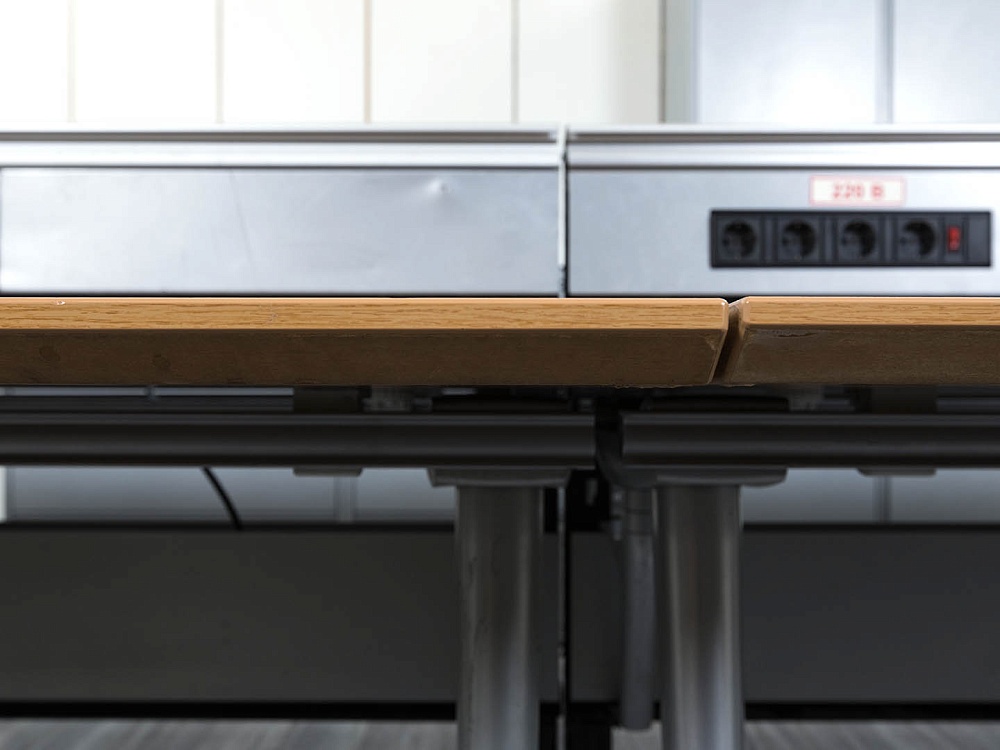 Комплект офисной мебели Herman Miller 3 200х1 800х1 000 ЛДСП Орех   (КОМХ-17082)