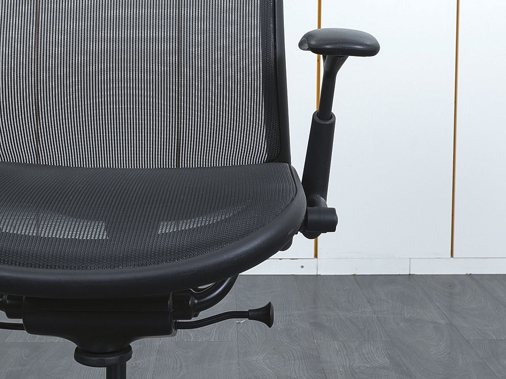 Офисное кресло руководителя  Knoll Сетка Черный CHADWICK  (КРТЧ3-06121)