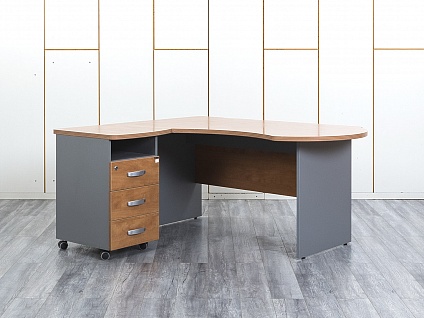 Комплект офисной мебели стол с тумбой Berlin 1 600х1 000х750 ЛДСП Ольха   (СПУЛКл-04044)
