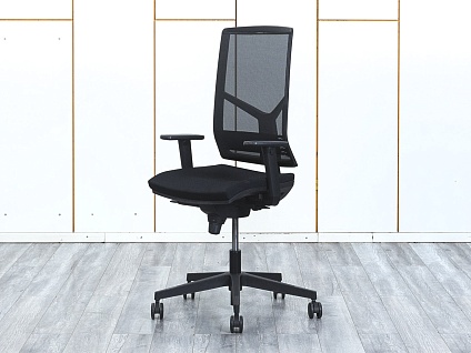 Офисное кресло для персонала  Narbutas Сетка Черный   (КПСЧ-29054)