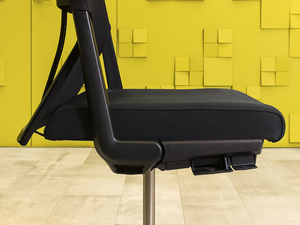 Офисное кресло для персонала на колесах Comforto HAWORTH Ткань Чёрный США  КПТЧ1-040523