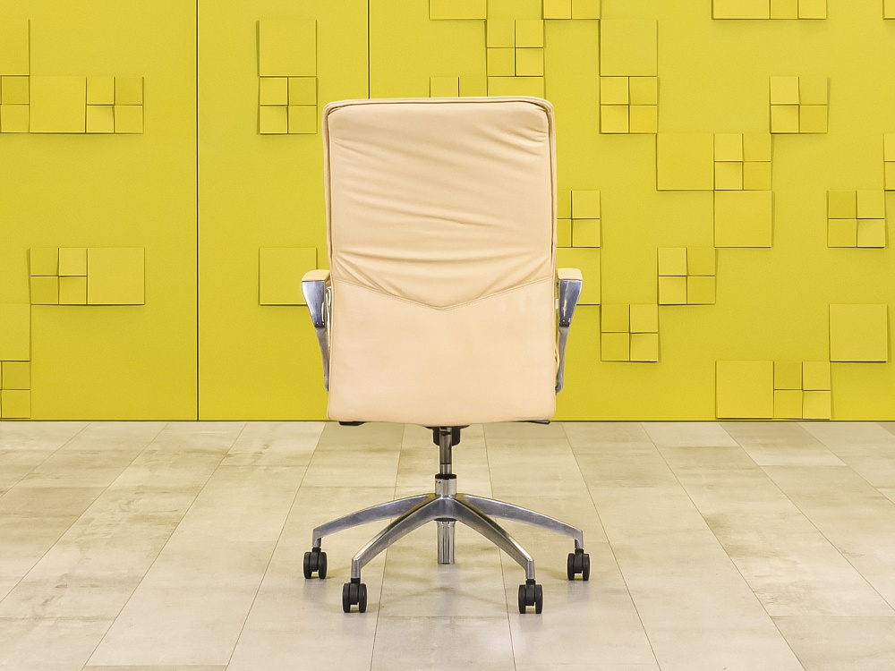 Офисное кресло руководителя на колесах Кожа Бежевый   КРКБ3-06055