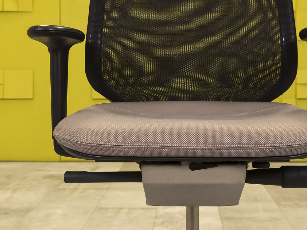 Офисное кресло для персонала на колесах Vitra Ткань Бежевый Швейцария  КПТБ1-23066