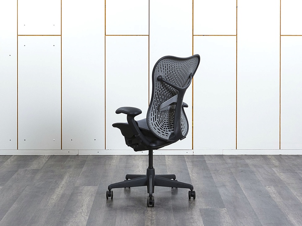 Офисное кресло руководителя  Herman Miller Сетка Черный Mirra  (КРСЧ-12122)