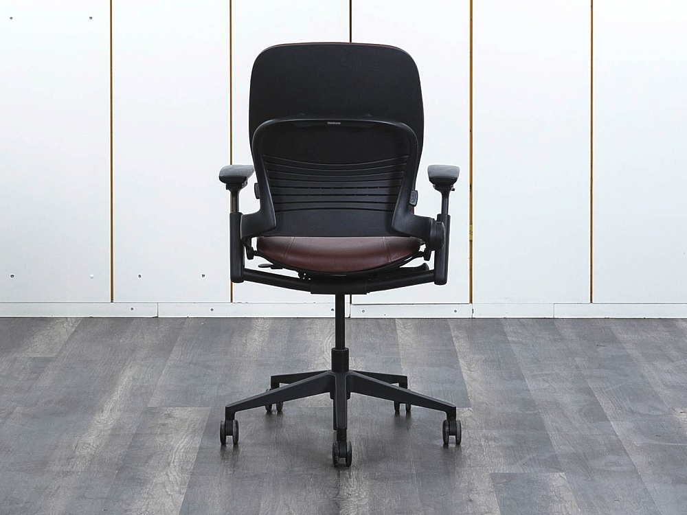 Офисное кресло руководителя  SteelCase Кожа Коричневый Leap B  (КРКК-30112)