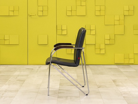 Конференц кресло для переговорной САМБА Кожзам Чёрный Россия  КНКЧ-10025