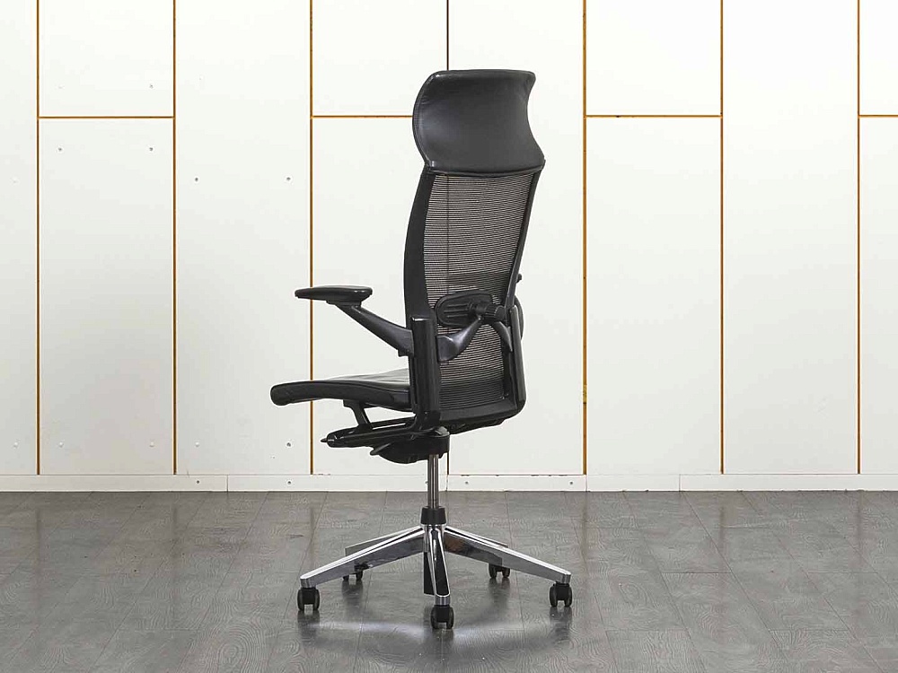 Офисное кресло руководителя  Haworth Кожа Черный Comforto  (КРКЧ-31051)