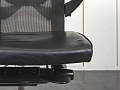 Офисное кресло руководителя  Haworth Кожа Черный Comforto  (КРКЧ-31051)