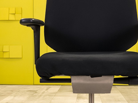 Офисное кресло для персонала на колесах Vitra Ткань Чёрный Швейцария_КПТЧ2-290923