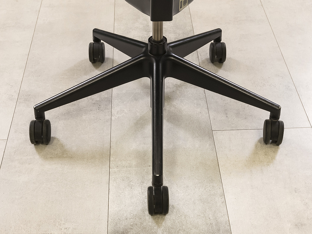 Офисное кресло руководителя Please 2 Ergonomik Steelcase Кожа Бежевый Германия  КРКБ-29016