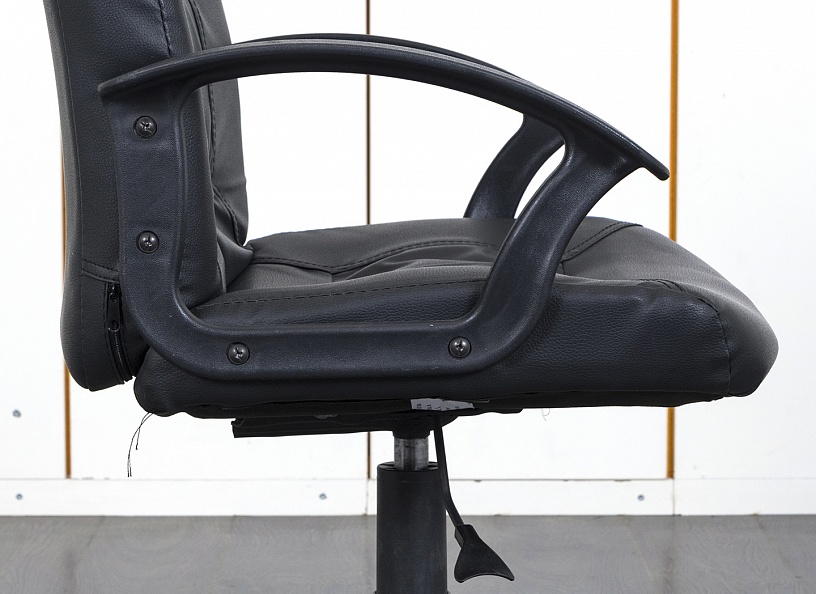 Офисное кресло для персонала   Кожзам Черный   (КПКЧ-21080)