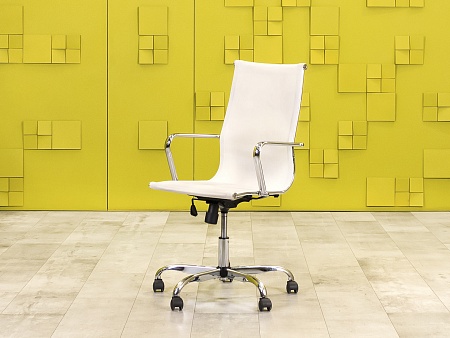 Офисное кресло руководителя на колесах Сетка Белый Россия_КРКБ-250624